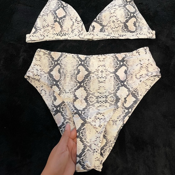 Two piece snake print bikini - Picture 5 of 6